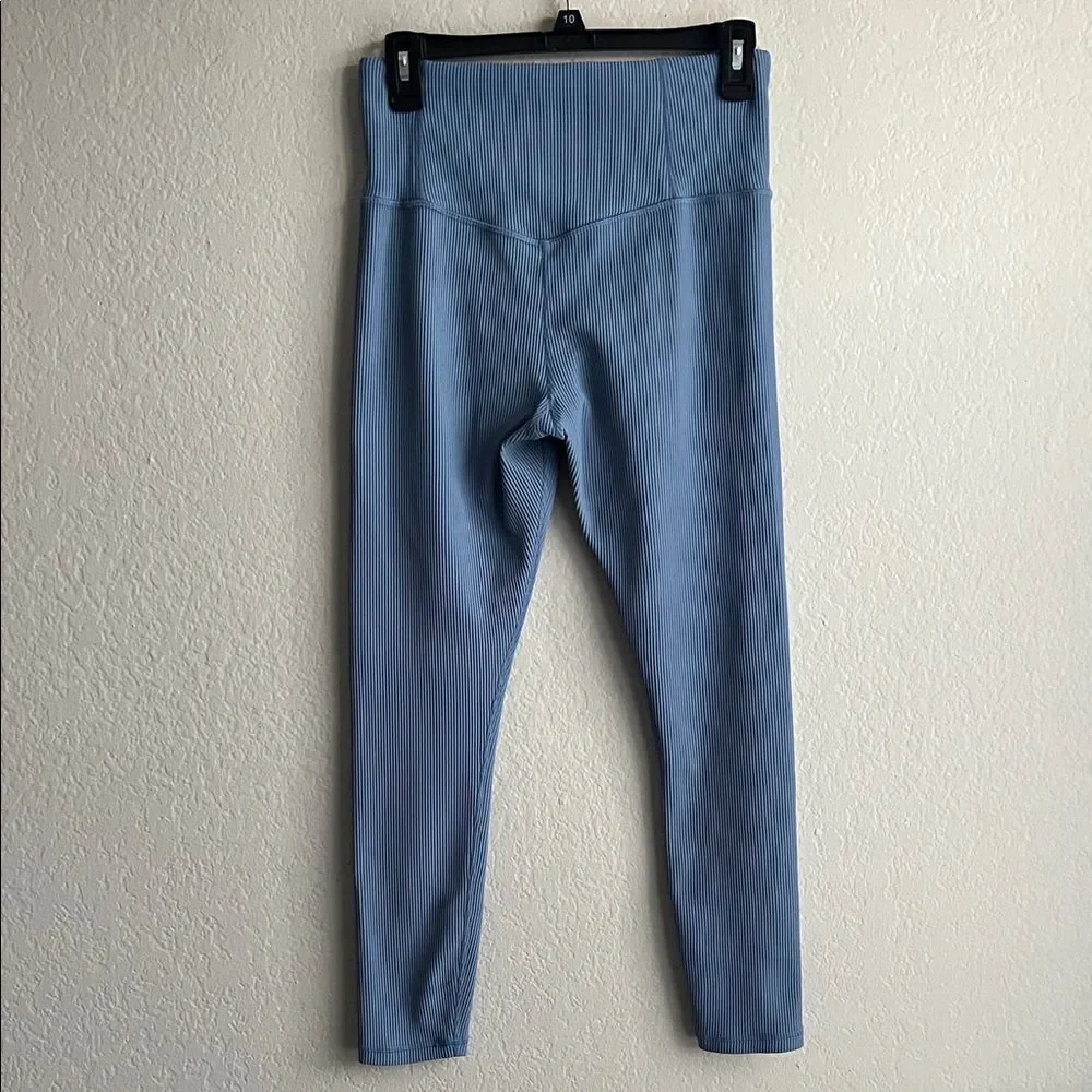 Like New! Athleta Elation Rib Tight Blue Leggings in Size M